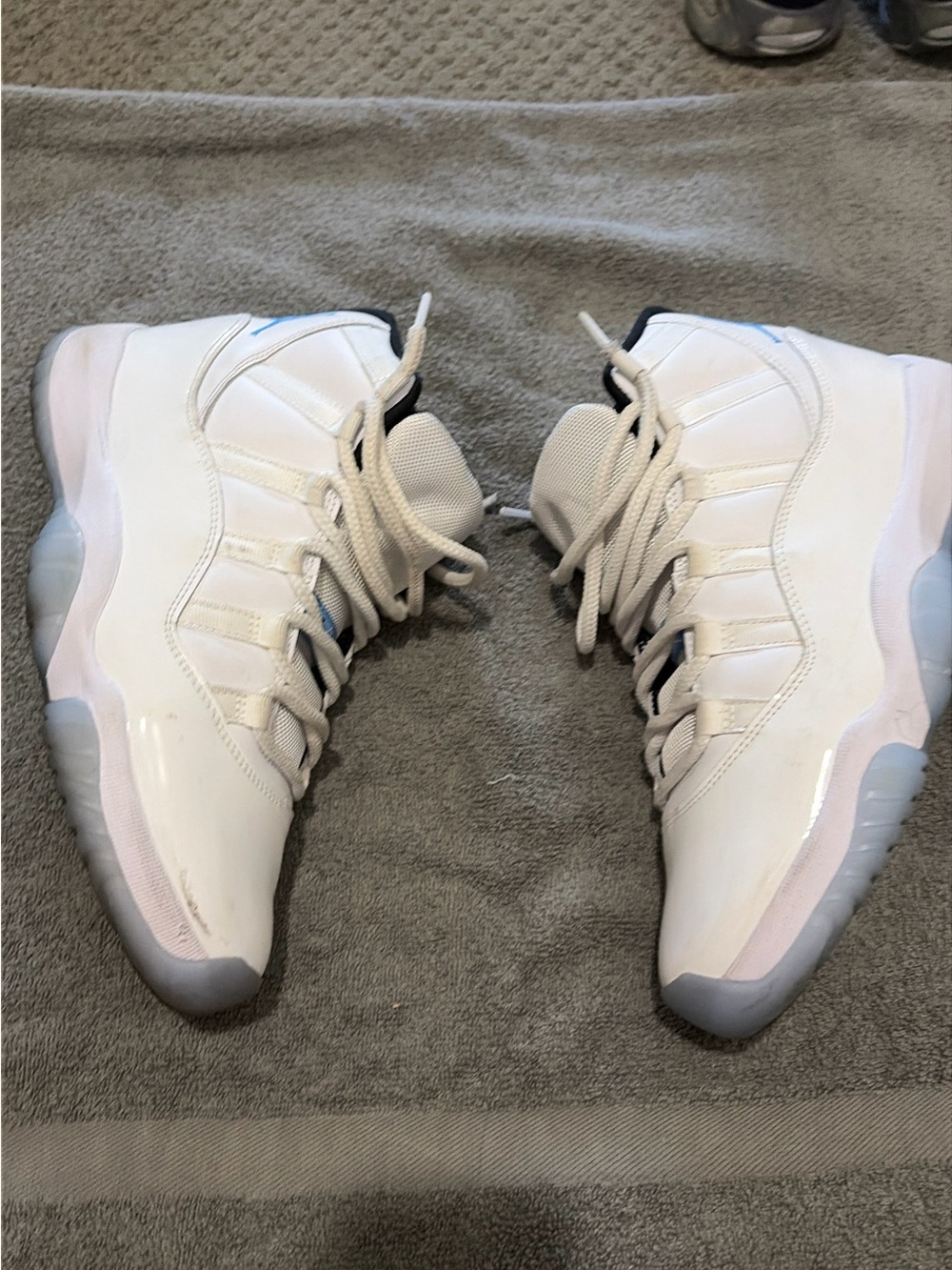 mens Jordan 11 sneakers legend blue